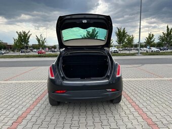 Lancia Delta 2.0 JTD 121kw 6 rychl 1. maj v ČR - 15