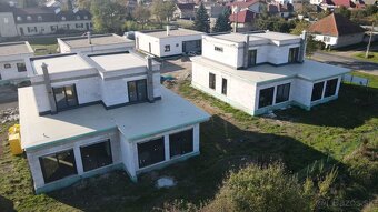 Dvojpodlažný rodinný dom, obec Sokoľany, Rezidencia pri kašt - 15