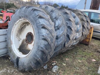 Predám zadnú časť traktora zetor crystal 8011-16245 - 15
