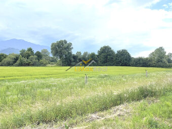 Rovinaté pozemky s IS na Liptove - 15