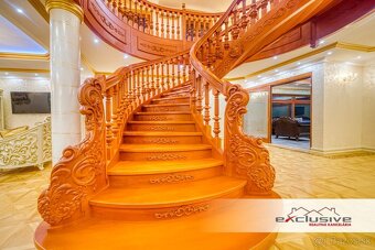 ZAUJÍMAVÁ CENAIMPOZANTNÁ RODINNÁ VILA-KRYTÝ BAZÉN-GARÁ - 15