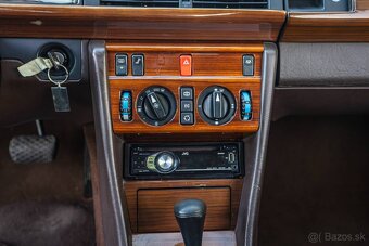 Mercedes-Benz W124 300 CE - 15