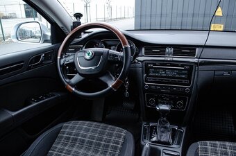 Škoda Superb Combi 2.0 TDI DSG - 15