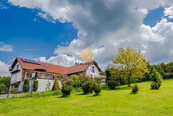 Na PREDAJ jedinečný rodinný dom 438m2 s veľkolepým pozemkom  - 15