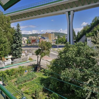 Predáme 3-izbový byt s balkónom, garážou a záhradkou v P.B. - 15