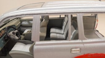 1:18 TOYOTA LAND CRUISER - 15