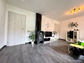 NA PREDAJ 3 IZB. RODINNÝ DOM, POZEMOK 482 M2, ČÁČOV okr. SEN - 15