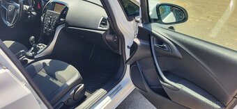 Opel Astra 2.0 CDTI 165k ECOTEC Cosmo - 15