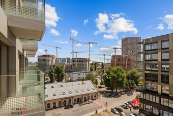 Na predaj 2-izbový byt v projekte Metropolis – výhľad, štýl  - 15