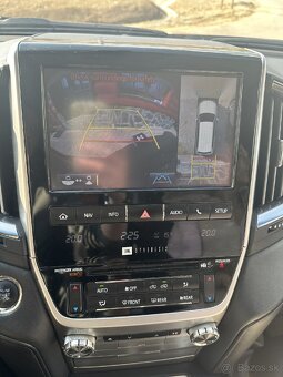 Toyota Land Cruiser 200 Premium - 15