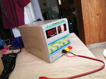 Lineárny laboratórny regulovateľný zdroj. 30 V 5A. - 15