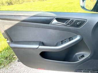 Volkswagen Jetta 1.6 TDI Comfortline - 15