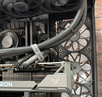 Ryzen 7 7800X3D\32GB\RX 7900XTX\SSD\1000W Zdroj - 15
