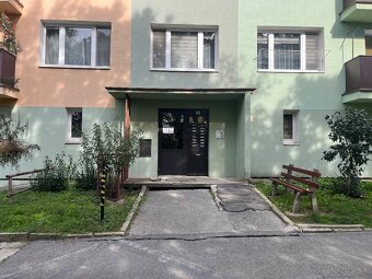 EXKLUZÍVNA PONUKA Trojizbovy pôvodný byt vo VK - 15