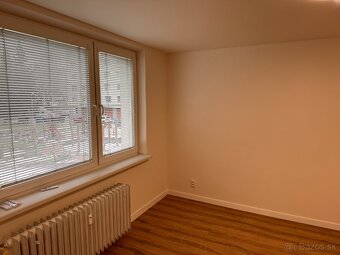 3. IZB. KOMPLETNE ZREKONŠTR. BYT LEVOČSKÁ, V CENTRE POPRADU - 15