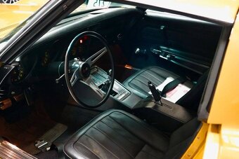Chevrolet Corvette LT1 T-Top z roku 1971 - 15