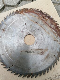 Elektromotor a pílové kotúče - 15