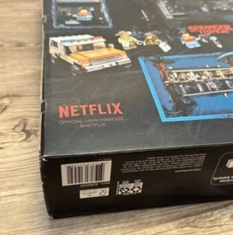 LEGO Stranger Things 75810 Upside Down - 15