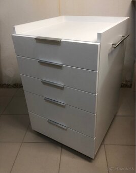 Manikérsky stôl . - 15