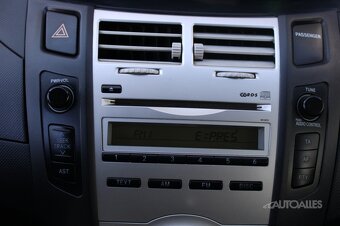 Toyota Yaris 1,0 VVT-i 51 kW BASE - COOL - 15