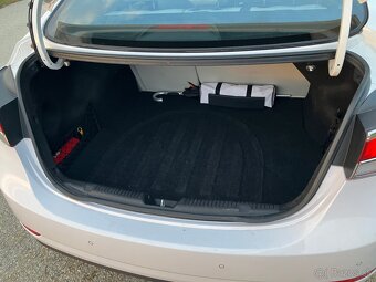 Hyundai Elantra, kupený na Slovensku, nájazd len 53600 km. - 15
