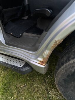 Mitsubushi pajero SUV - 15