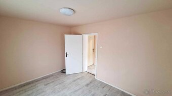 PREDAJ - Kompletne prerobený 3 izbový prízemný rodinný dom - 15