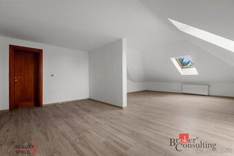 8-izbový RD, BAZÉN, DVOJGARÁŽ - VHODNÝ AJ AKO SÍDLO FIRMY - 15