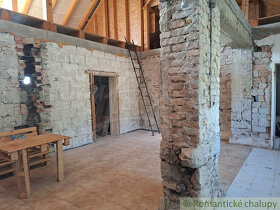 Priestranný dom v rekonštrukcii v krásnej dedinke Kameni - 15
