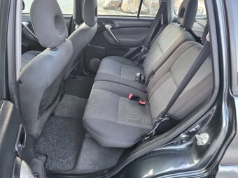 TOYOTA RAV4 2,0D4D  4x4 - 15