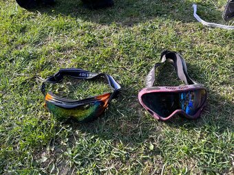 Korčule lyže, skateboard, prilby - 15