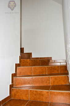 NA PREDAJ RODINNÝ DOM SO SAMOSTATNOU UBYTOVŇOU V OBCI ZAVAR - 15