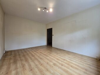 3 izbový byt s loggiou v centre Revúcej, ul. T. Vansovej - 15