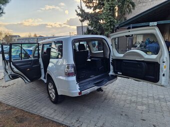 Mitsubishi Pajero 3.2D-ID LWB 4x4 190k A/T 7-Miest. (diesel) - 15