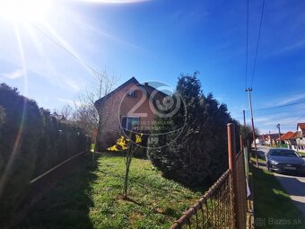 Priestranný rodinný dom Veľké Uherce s pozemkom 1 209 m2 - 15