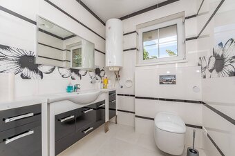 Luxusná 6-izbová vila s wellness centrom, bazénom a hosťovsk - 15