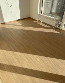 Pokládka plávajúcej podlahy + interiérové dvere - 15