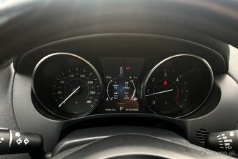 Jaguar XE 2.0 I4D E-Performance Pure - 15