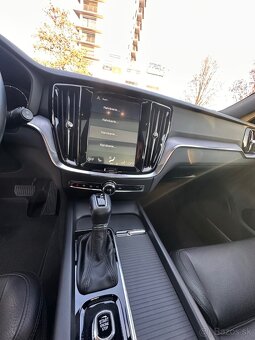 Volvo V60 2.0 4×4, rok 2020 – plná výbava - 15