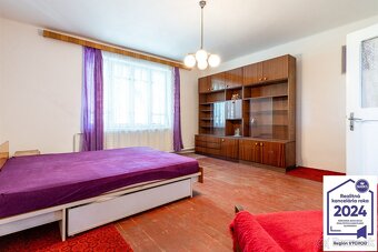 REZERVOVANÝ Rodinný dom v srdci obce Dvorníky - Včeláre - 15