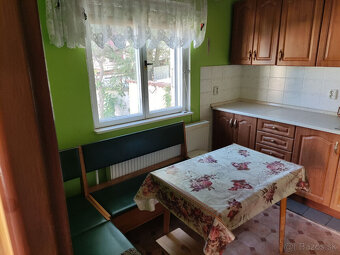 Ponúkame na predaj starší rodinný dom na Samovej ul. v DNV - 15