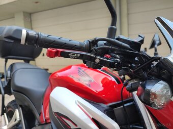 Honda CB650f ročník 2017 - s výbavou a kuframi - 15