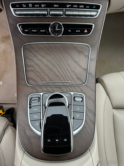 MERCEDES-BENZ E 400 4MATIC AVANTGARDE MĚCHY - 15