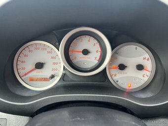 Toyota RAV4 2,0D nafta, 85kW, MT5, rok:02.2006. - 15