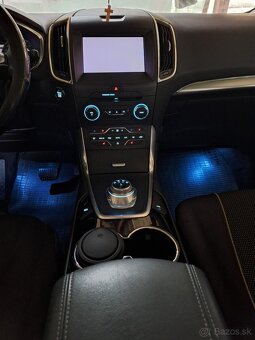 Ford S-Max hybrid Titanium 2023 - 15