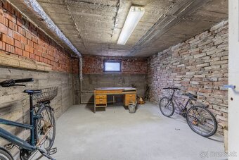 PREDAJ Útulný 4 izb. RD s garážou, pivnicou a veľkým pozemom - 15