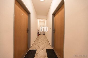 NA PREDAJ: Administratívna budova s pozemkom – Mesačná ul.,  - 15