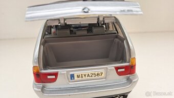 1:18 BMW X5 - 15