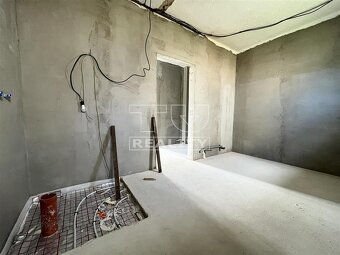 Znížená cena. Na predaj rodinný dom s obrovským... - 15