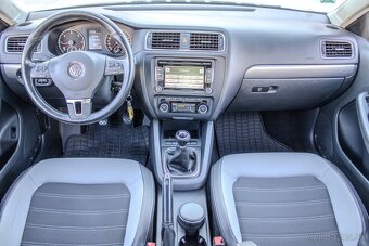 Volkswagen Jetta 2.0 TDI Highline - 15